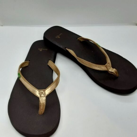 Sanuk Women's Yoga Sandals Size 9 Champagne Color - Picture 1 of 7